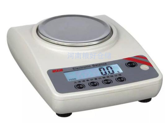 電子天平（十分之一、百分之一）
